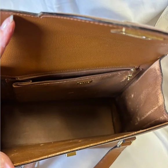 Bally Brown Leather Shoulder Bag with Structured Design